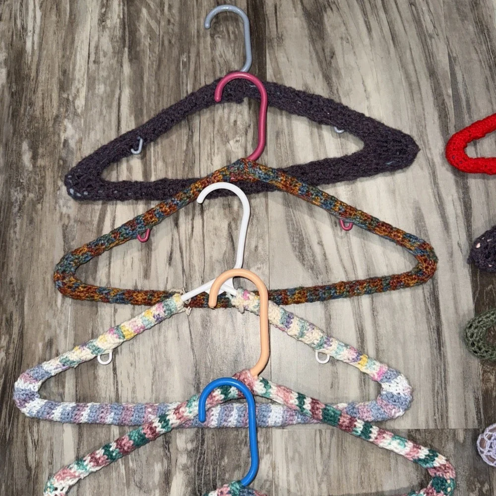 14 Vintage Retro handmade Yarn Crochet Plastic hangers Home Decor Organization